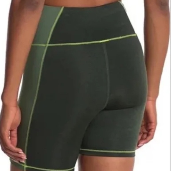 Good American The Dual Life Tonal Boy Shorts in Heathered Green Size 1 Small - Picture 3 of 11